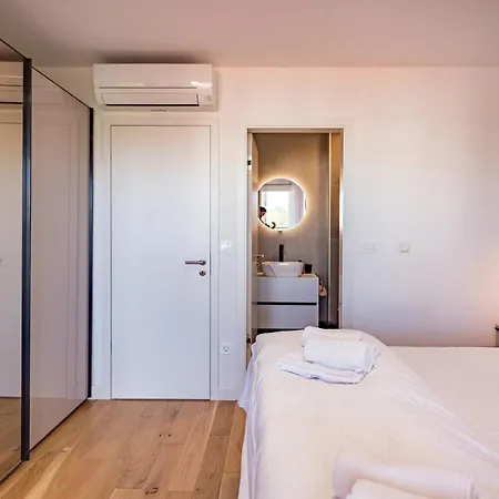 Penthouse With View In Center *
