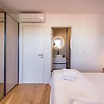 Penthouse With View In Center *