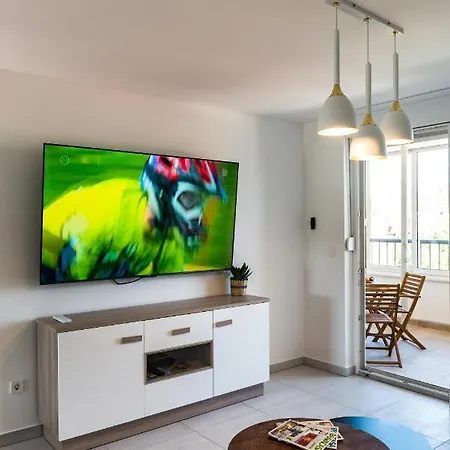 Penthouse With View In Center * سبليت