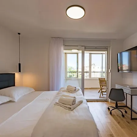 Penthouse With View In Center * سبليت