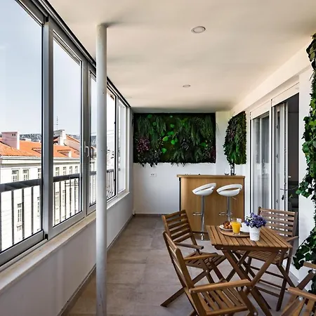 Penthouse With View In Center * سبليت