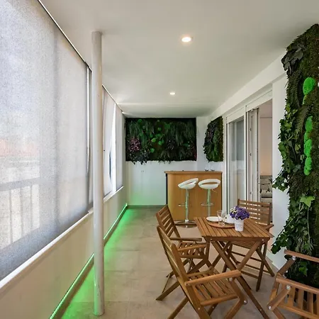 Penthouse With View In Center شقة *