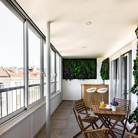 Penthouse With View In Center * سبليت