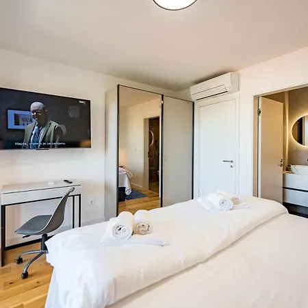 Penthouse With View In Center شقة *