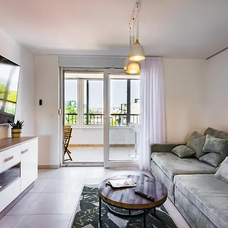 Penthouse With View In Center شقة *