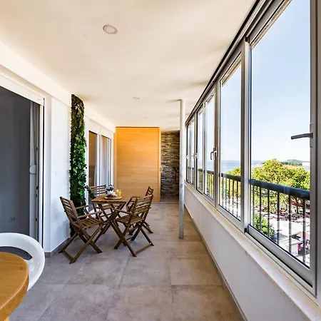 Penthouse With View In Center Split
