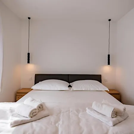 Penthouse With View In Center Split
