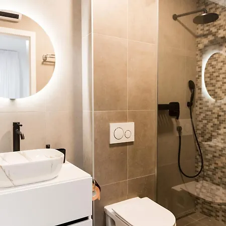 Penthouse With View In Center * سبليت