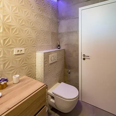 Penthouse With View In Center * سبليت