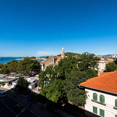 Apartment Penthouse With View In Center