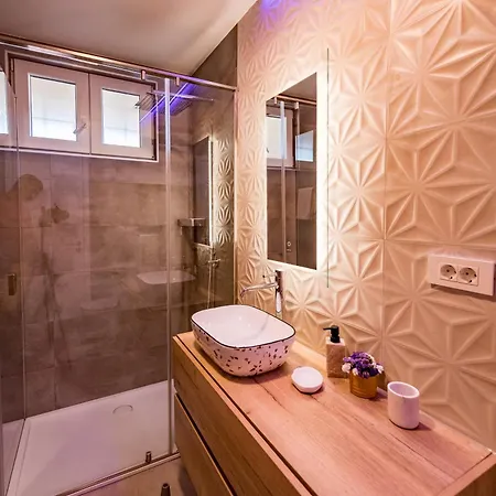 Penthouse With View In Center شقة