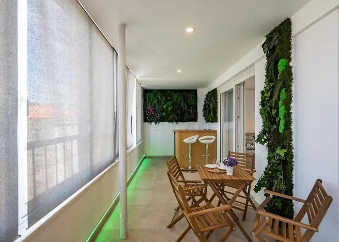 Penthouse With View In Center Lägenhet *