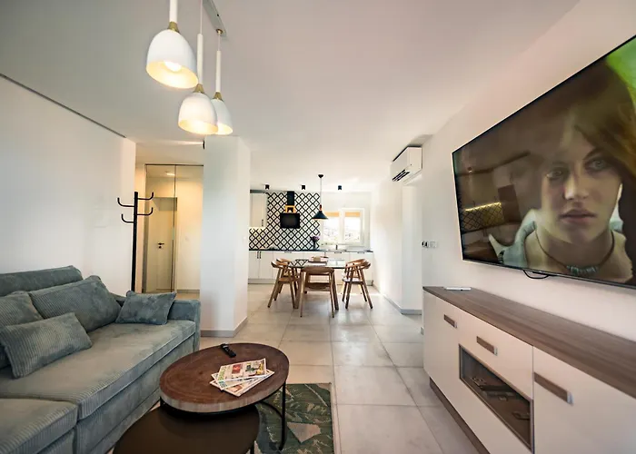 Lägenhet Penthouse With View In Center Split